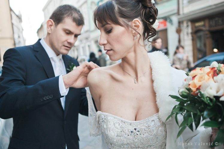 Bräutigam Reparaturen Hochzeitskleid