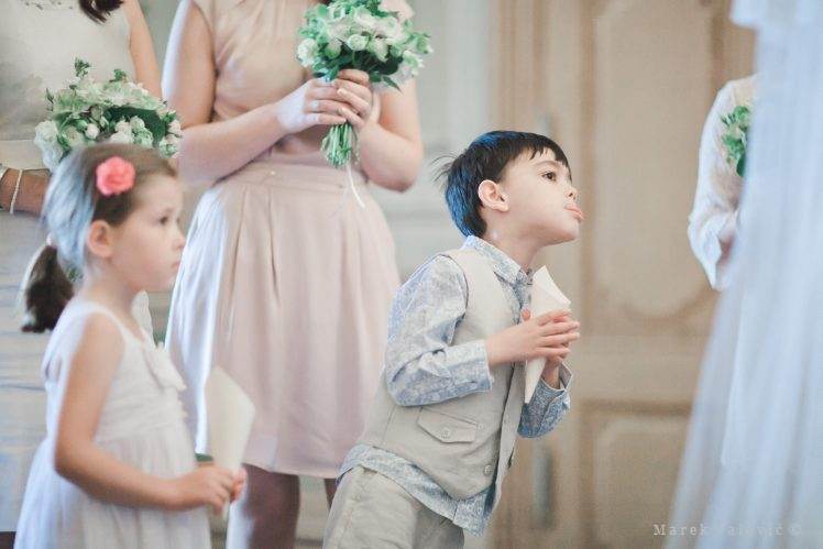kid on the wedding Hall of mirror