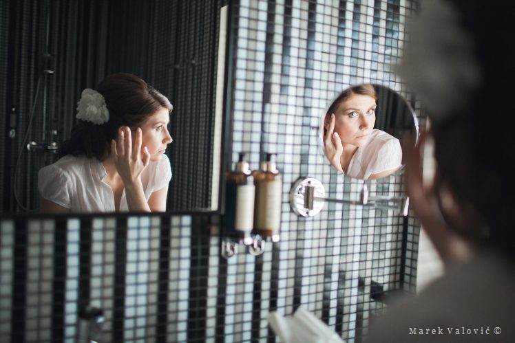 bride looking in the mirrors