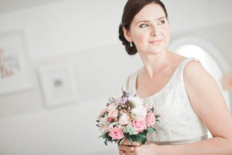 bride with bouquet - white vintage style