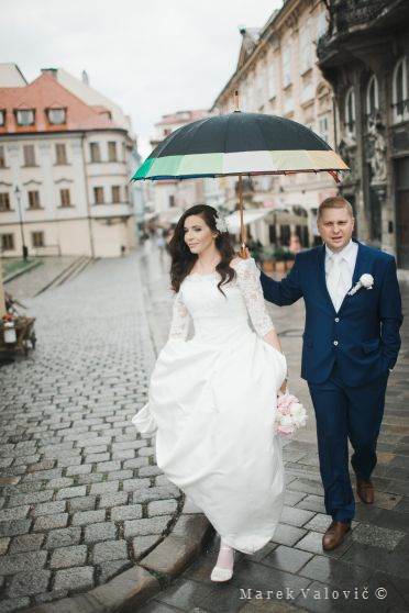 walking in a rain - wedding in Bratislava Old Town