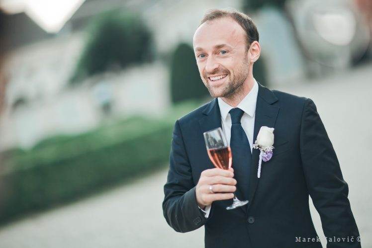 groom with champagne - wedding reception - Schloss Halbturn Burgenland