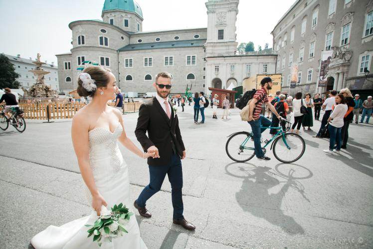 bride and groom in Salzburg Residence square