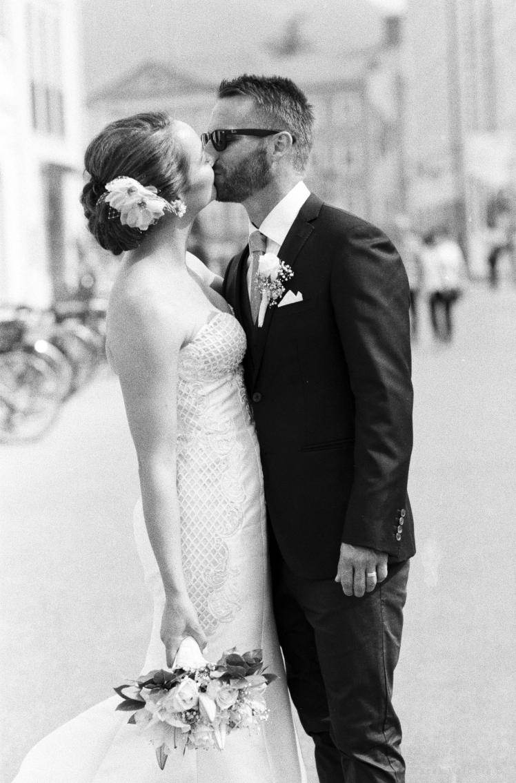 Creating Beautiful, Natural Wedding Photo Poses - Julian Ribinik Weddings