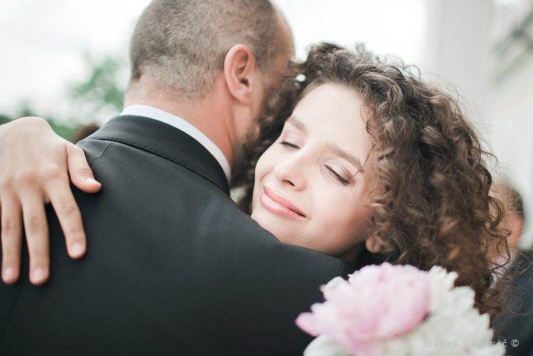 Emotívne gratulácie zatvorené oči dcéra so ženíchom
