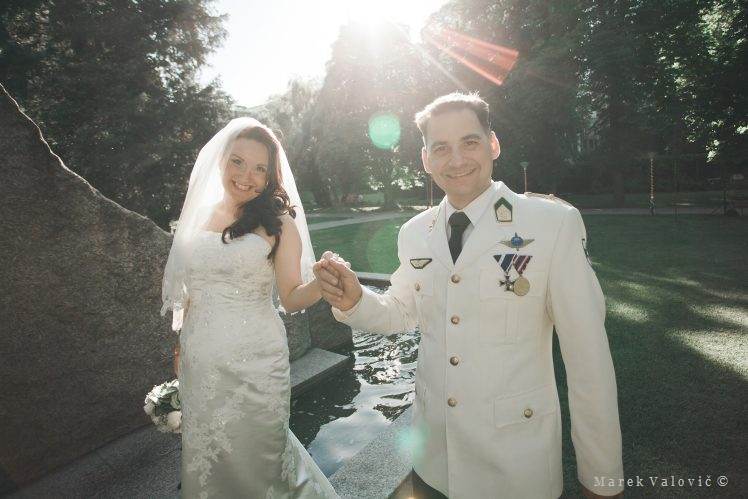 Svadobné portréty vojenská svadba ženích princ